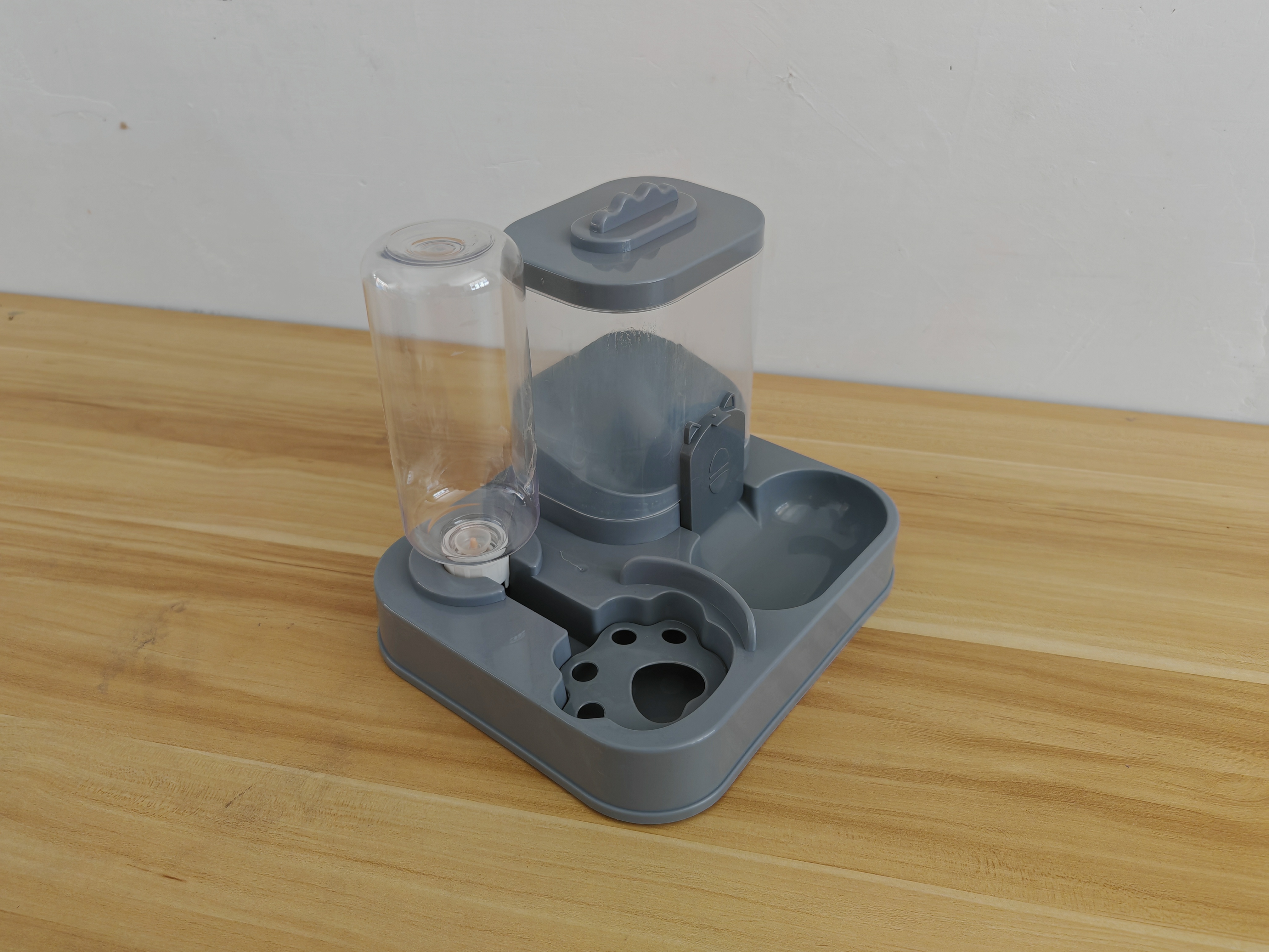 2-in-1 Gravity Pet Feeder and Water Dispenser — thumbnail 6